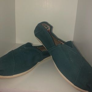 Green canvas Toms